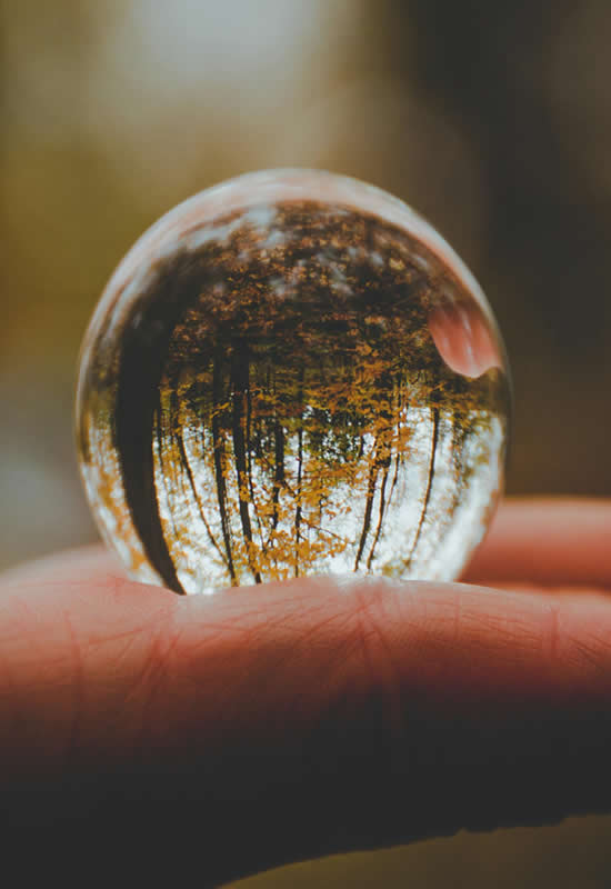 hand holdineg crystal energy ball